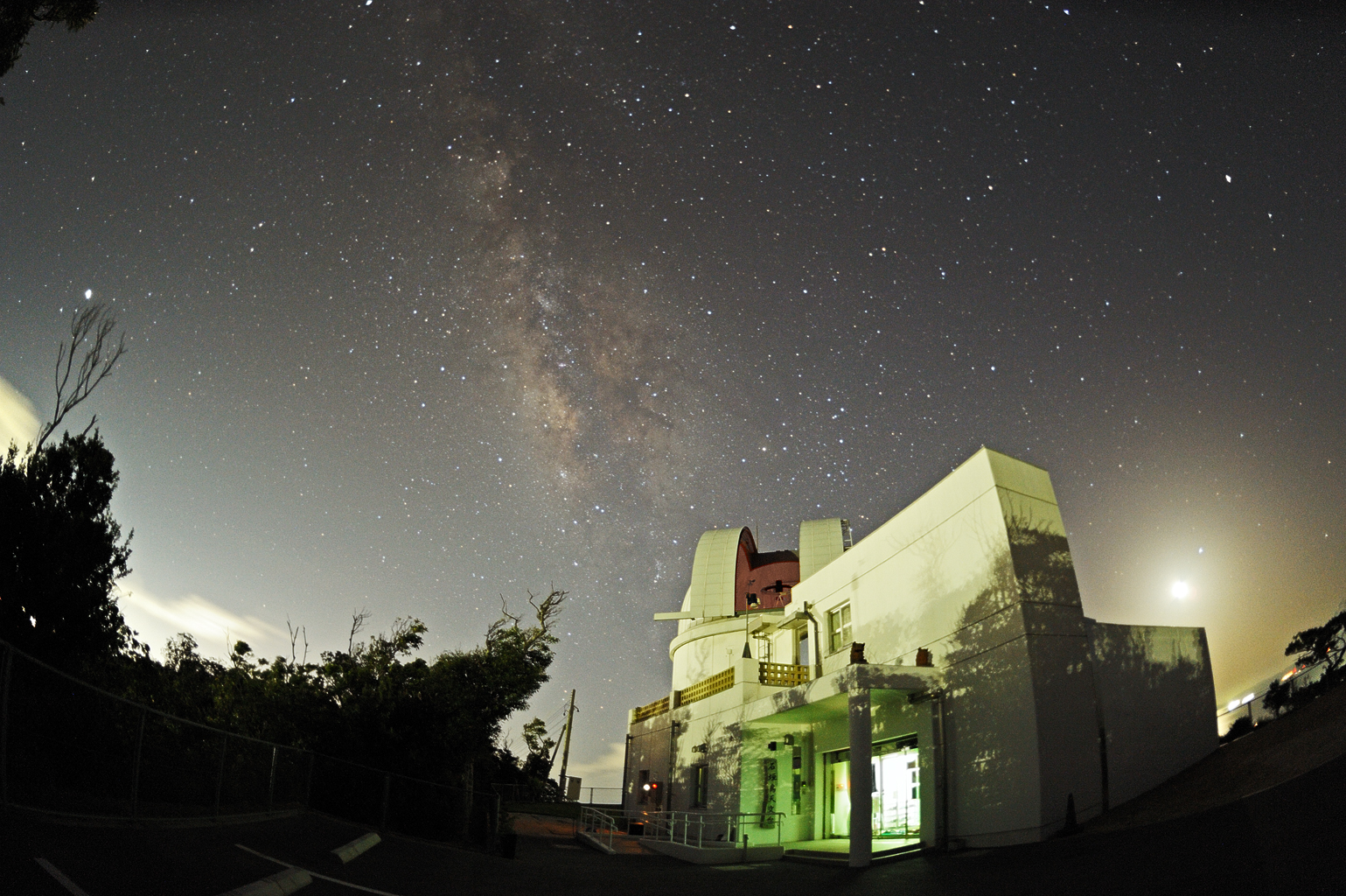 石垣島天文台と『夏の天の川』 - ２ （増設工事後）